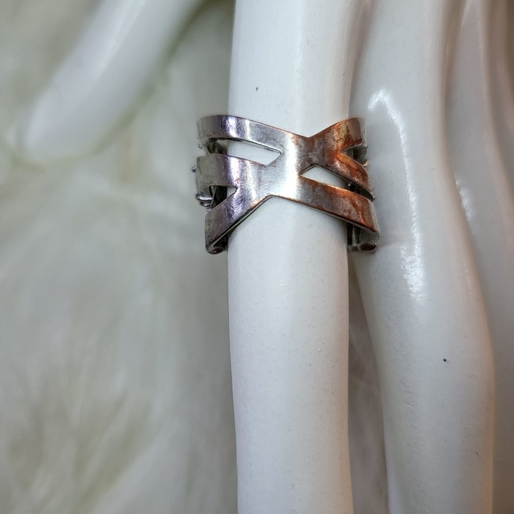 Silver Rhinestone Cocktail Ring Size 8 - Picture 4 of 4